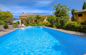 Maisons de vacances Cozy Home In Bedarrides : photos des chambres