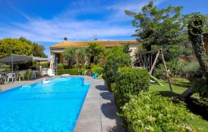 Maisons de vacances Cozy Home In Bedarrides : photos des chambres