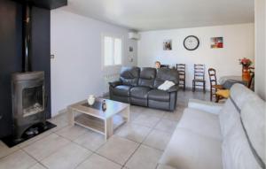 Maisons de vacances Cozy Home In Bedarrides : photos des chambres