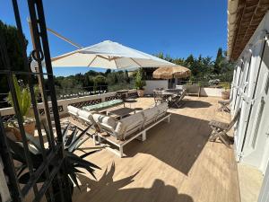 Charming Villa, Sunroof, big pool & olive trees