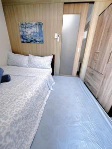 MOA Staycation Cozy Condo at Shore 1 Residences