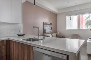 Blueground Koreatown gym nr theater metro LAX-1192