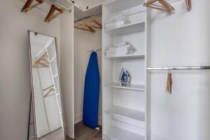 Blueground Koreatown gym nr theater metro LAX-1192