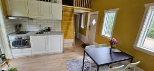 Stuga ,nära centrum och tågstation