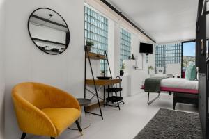 Fresh & Colorful Studio in CPT