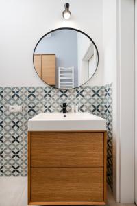 Kilińskiego Comfy Blue Studio by BookingHost