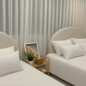 J-STAY Hongdae, 5 minutes walk from Hongdae Entrance Station, 2-room, free luggage storage, remodeled, Art Seoul, washer & dryer