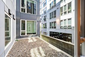 Blueground PikePine balcony nr Volunteer Park SEA-893