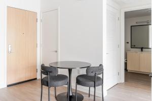 Blueground East Industrial pool AC nr park SFO-1851