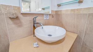 Gleisner Hospitality -Saw Sea