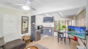 Gleisner Hospitality -Saw Sea