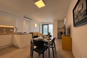 Beachfront Design Apartment Private Parking AC City Center Wifi