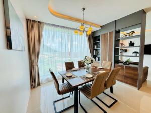 2BR 4Beds Luxury Condo Pool & Fitness