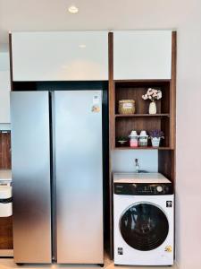 2BR 4Beds Luxury Condo Pool & Fitness