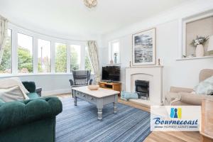 NEWSTEAD HOLIDAY HOME by BOURNECOAST - A Family Home with Garden, Patio, Summer House and Parking - HB10659