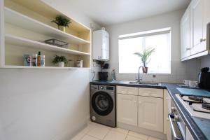 Courtsknap Contractors Sleeps 9 Free Parking WiFi