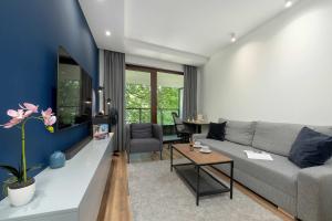 Cosy Apartment in Cracow with Parking, Desk and Balcony by Noclegi Renters