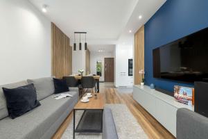 Cosy Apartment in Cracow with Parking, Desk and Balcony by Noclegi Renters