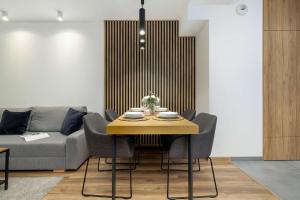 Cosy Apartment in Cracow with Parking, Desk and Balcony by Noclegi Renters