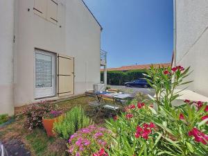 Apartment Les Jardins de lEden by Interhome