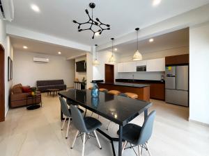 Makeva Condos, Near Malecon