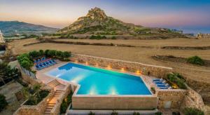 Entire Apartment I Pool Access I Walk to Beach