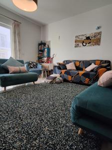 Entire Apartment I Pool Access I Walk to Beach