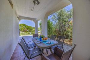 Villa Alfarrobeira by Villa Plus