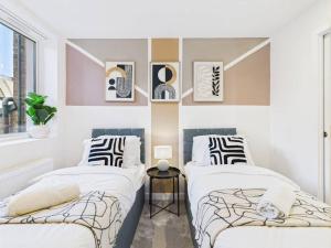 Stylish 2 Bedroom Flat Sleeps 6