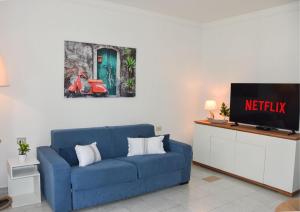 Cozy apartment on the lake, with pool, terrace and free parking - Casa Felice