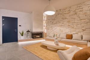 Citrine An Elegant Escape