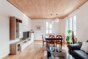 Sestante Apartments by Quokka 360 - A garden in the town centre