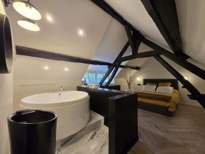 Villas Longere avec jacuzzi et petit etang : photos des chambres