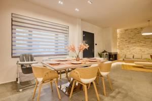 Citrine An Elegant Escape