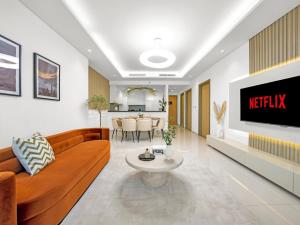 64th Floor Infinity Pool 2BR Best Burj Khalifa View