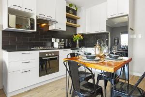 Cape on Porterfield 5