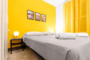 Rosa Homes THE YELLOW - Genoa Center, near the Metro, Aquarium