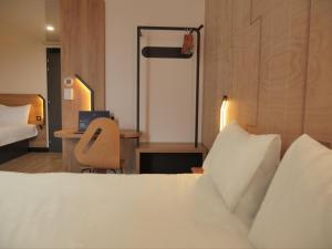Hotels B&B HOTEL Carcassonne Rocadest La Cite : photos des chambres