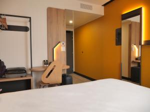 Hotels B&B HOTEL Carcassonne Rocadest La Cite : photos des chambres