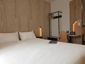 Hotels B&B HOTEL Carcassonne Rocadest La Cite : photos des chambres