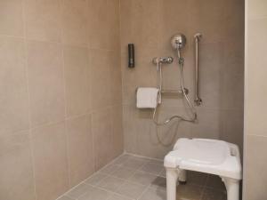 Hotels B&B HOTEL Carcassonne Rocadest La Cite : photos des chambres