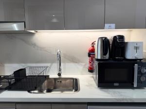 ASHRI HH Condo In Riviera Meydan