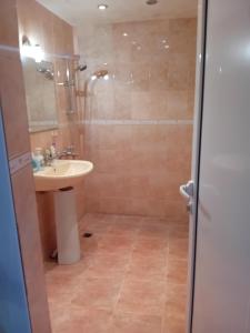 Leronta apart