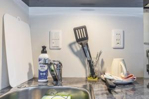 402 Direct access to Narita Haneda 5-minute walk from Keikyu Kamata Station with kitchen, ideal for telework, apartment