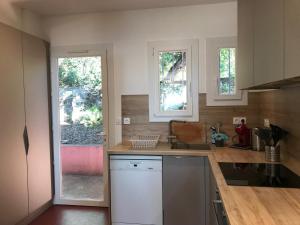 Villa vue mer à 150m à pied de la plage du Canadel