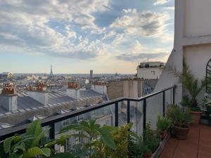 Vue Exceptionnelle & Terrasse - Appartement Vintage chez une Parisienne