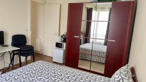 Sejours chez l'habitant A spacious room in a strategic area : photos des chambres