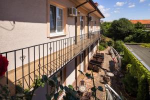 Down Town Apartment with Garden