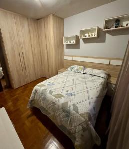 Apartamento 3 Quartos com garagem para 2 carros, até 8 Hóspedes e 1 Criança, espaçoso e familiar