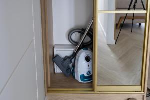 Wola Apt - Air Con, Parking & Balcony - by Rentujemy